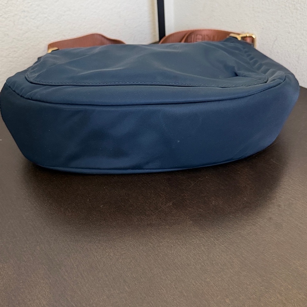 VINTAGE Calvin Klein Navy Messenger/ Crossbody Bag with Tan Adjustable Strap. - Picture 14 of 16